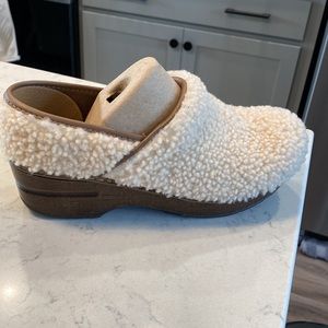 DANSKO size 37 Sherpa Clog